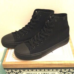 Woman’s Black Canvas High-tops Sneakers